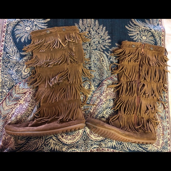 Minnetonka Shoes - Minnetonka 5 layer fringe boots